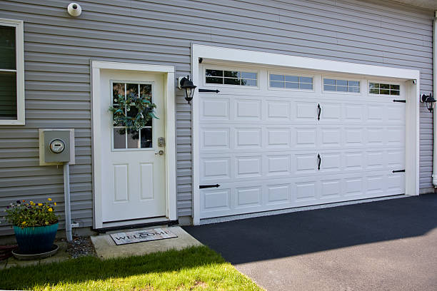24/7 Emergency Garage Door Panel Replacement experts in Monon, IN
